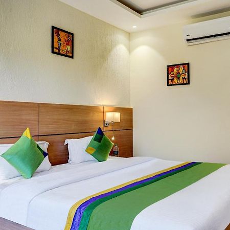 Hotel Sun Grand Дехрадун Екстериор снимка