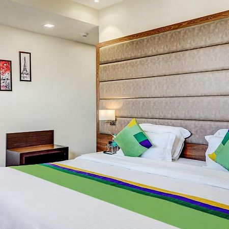 Hotel Sun Grand Дехрадун Екстериор снимка