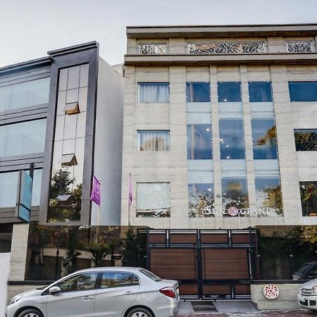 Hotel Sun Grand Дехрадун Екстериор снимка