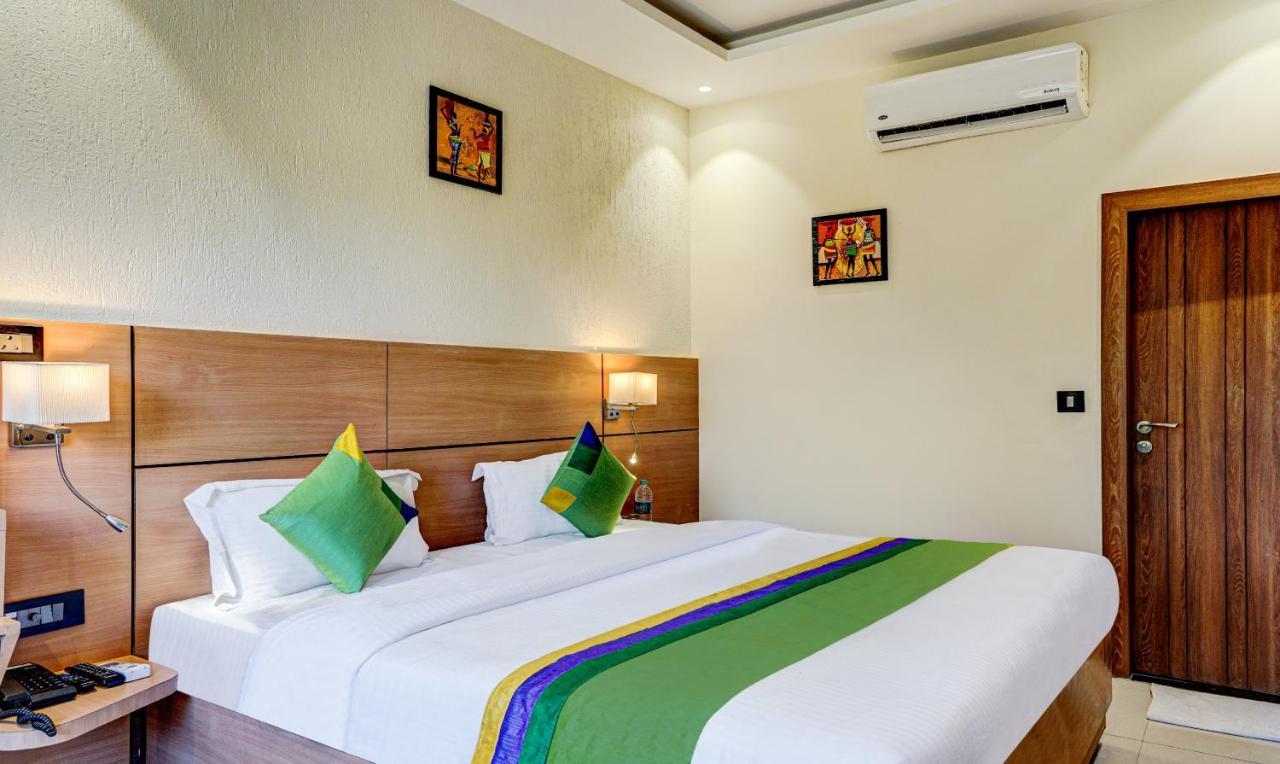 Hotel Sun Grand Дехрадун Екстериор снимка