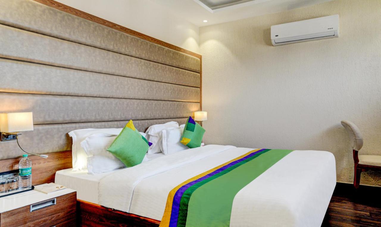 Hotel Sun Grand Дехрадун Екстериор снимка