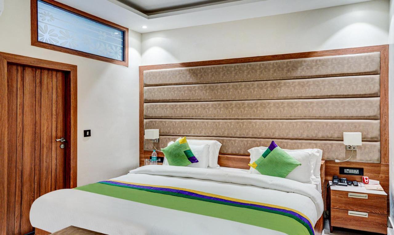 Hotel Sun Grand Дехрадун Екстериор снимка