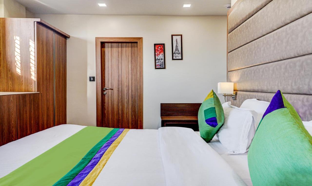 Hotel Sun Grand Дехрадун Екстериор снимка